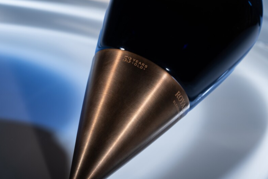 Роял Салют Королевский салют 53 года в исполнении Конрада Шоукросса в подарочной упаковке